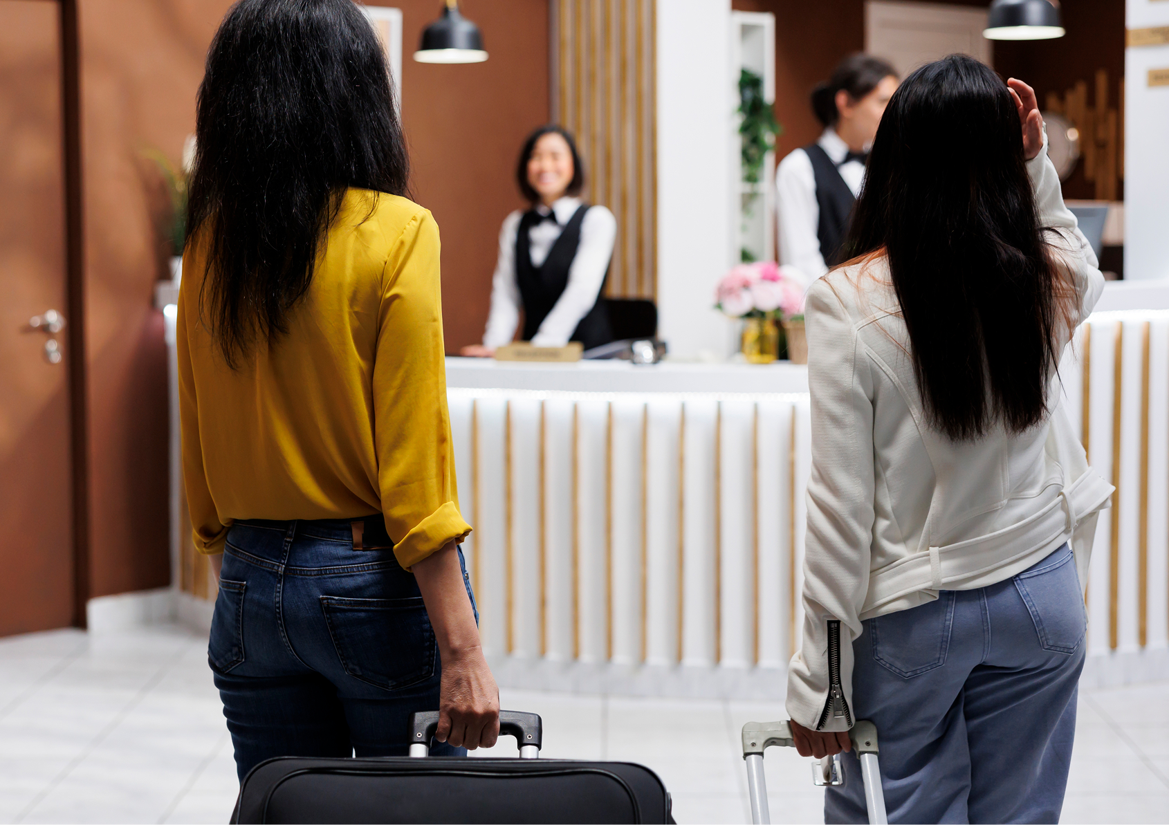 禮賓員引領至接待中心